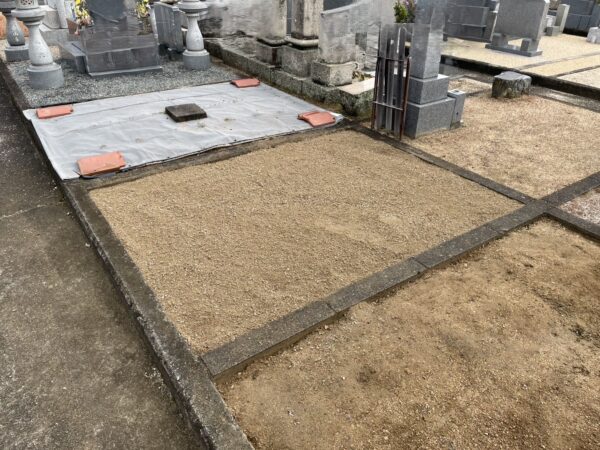 岡山市北区今村の共同墓地の改葬（墓じまい）を行いました。